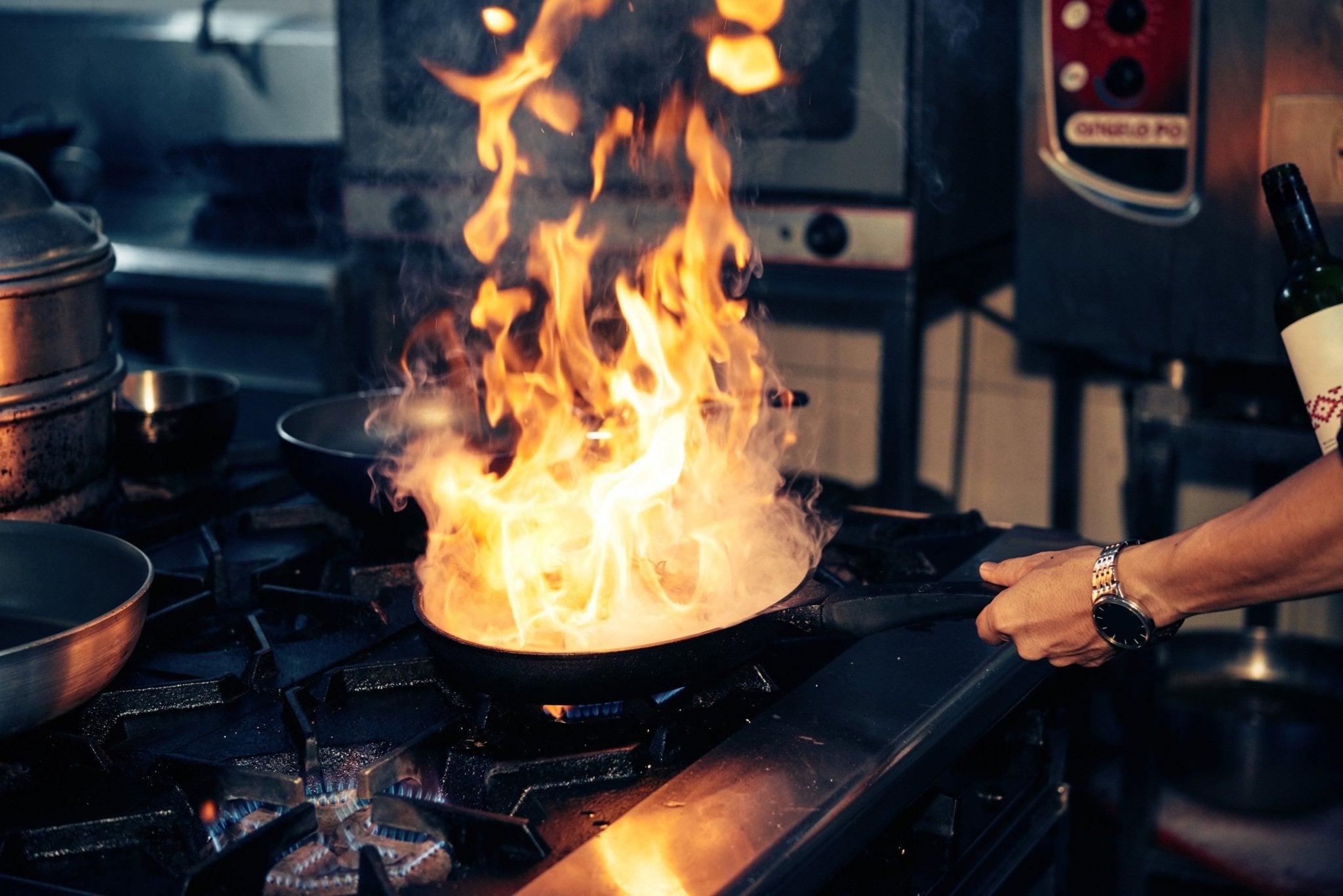 The Definitive Guide to Safely Stopping a Grease Fire in Your Kitchen - Mart Cobra