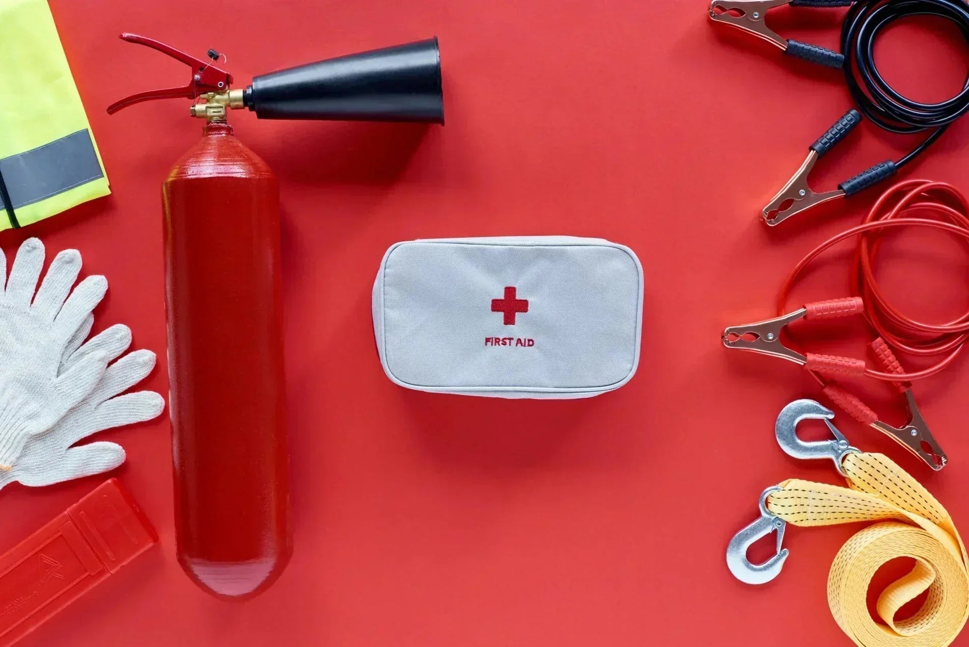 10 Must-Have Items to Keep In Your Car Emergency Kit – Mart Cobra